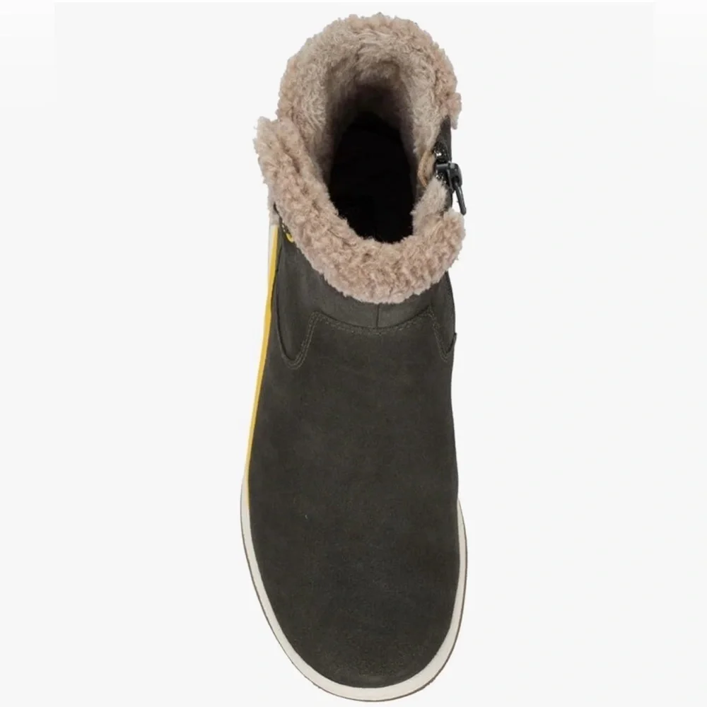 BareTraps Charcoal and Tan Winter Boots